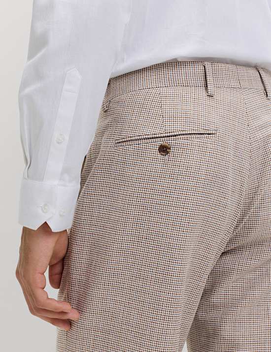 Kostkovan&eacute; oblekov&eacute; kalhoty m&iacute;rně z&uacute;žen&eacute;ho střihu