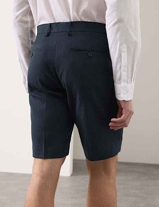 Anzugshorts aus italienischem Funktionsleinen-Mischgewebe mit eng anliegender Passform