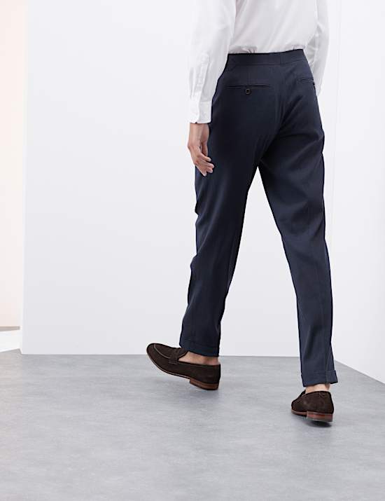 מכנסי חליפה איטלקיים בסגנון ספורטיבי בגזרה מחויטת מתערובת פשתן