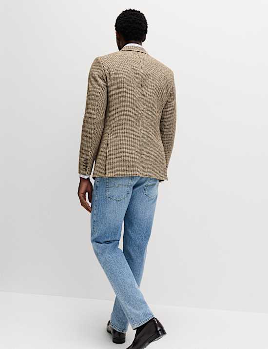 בלייזר מפשתן וכותנה בגזרה מחויטת ובדוגמת פפיטה