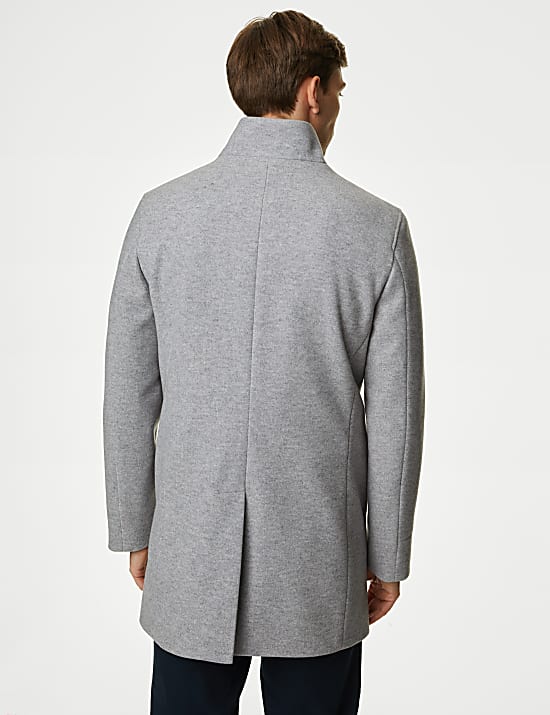 Abrigo con cuello chimenea