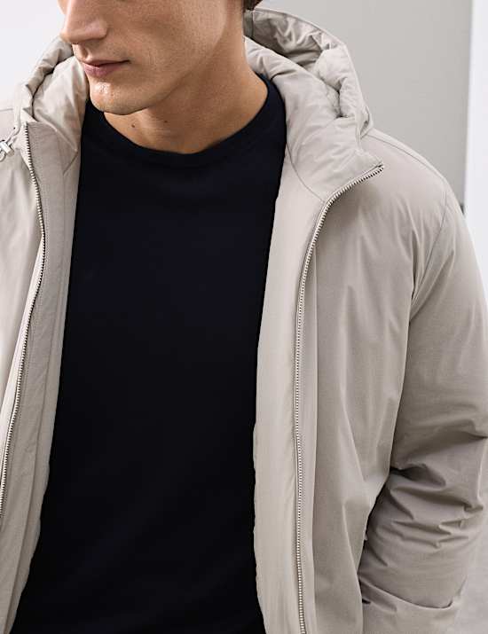 Veste molletonn&eacute;e, garnie de plumes et de duvet