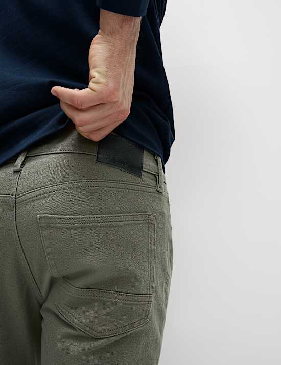 Jean coupe cintr&eacute;e extensible avec flexibilit&eacute; &agrave; 360 degr&eacute;s