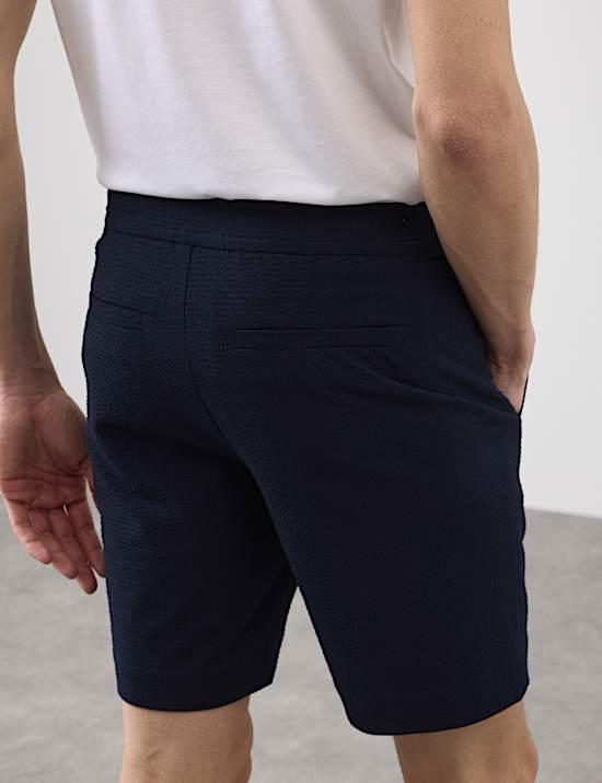 Short &eacute;l&eacute;gant en seersucker extensible