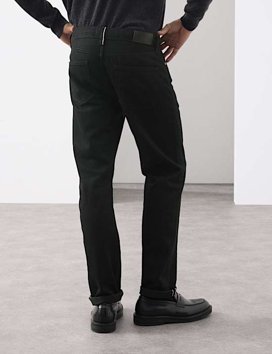 Jeans aus steifem japanischen Selvedge-Denim mit gerader Passform