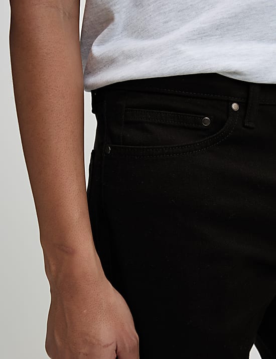 Ελαστικό τζιν με στενή εφαρμογή