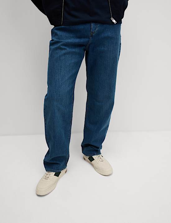 Ελαστικό τζιν σε χαλαρή γραμμή