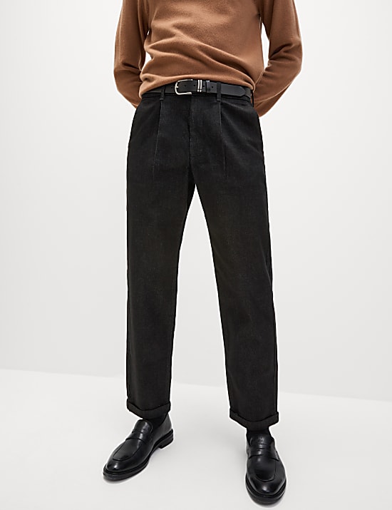 Relaxed Tapered Fit Single Pleat Jeans