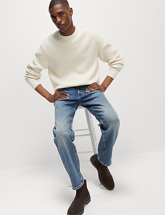 Vintage τζιν σε χαλαρή γραμμή με ξεθωριασμένη όψη