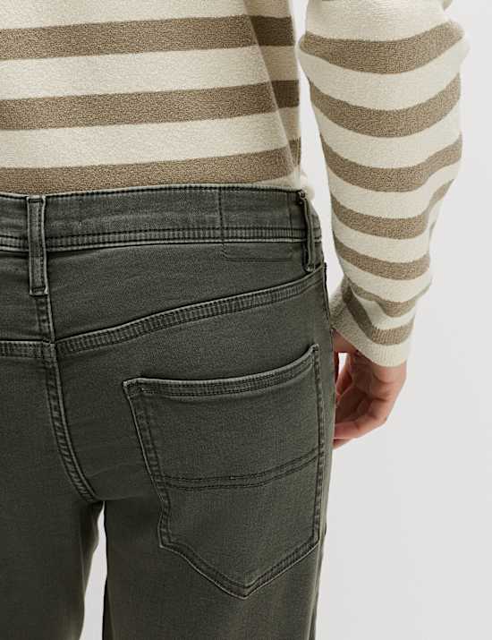 Schmal geschnittene Jeans mit bequemem Stretch