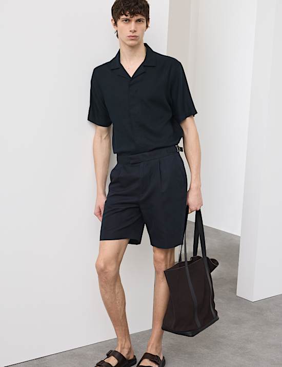 Short &agrave; plis sur le devant en coton et lin m&eacute;lang&eacute;