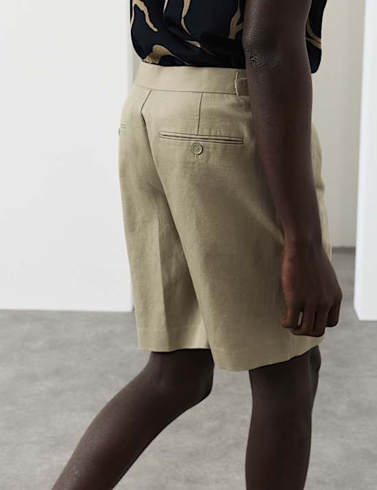 Shorts aus Baumwoll-Leinen-Mischgewebe mit Plisseedetail vorne