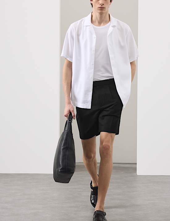 Pantal&oacute;n corto con pinzas con mezcla de algod&oacute;n de lino