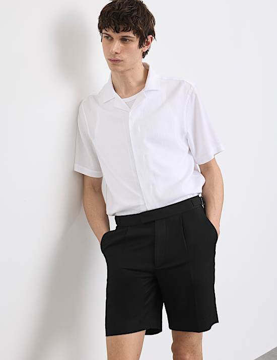 Pantal&oacute;n corto con pinzas con mezcla de algod&oacute;n de lino