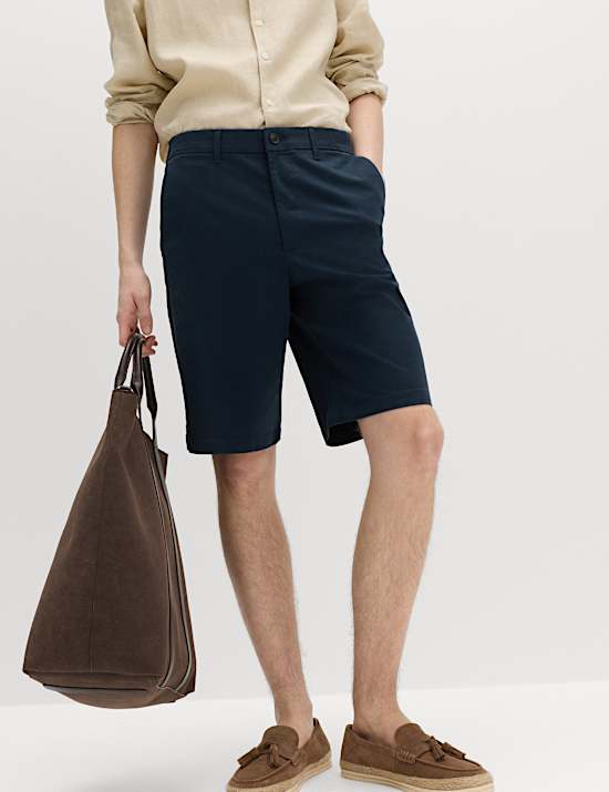 Ruimvallende korte chino met stretch