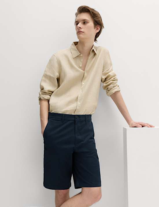 Ruimvallende korte chino met stretch