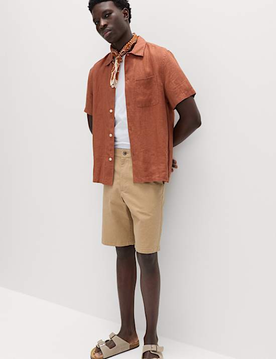 מכנסי צ'ינו קצרים מבד נמתח בגזרה משוחררת