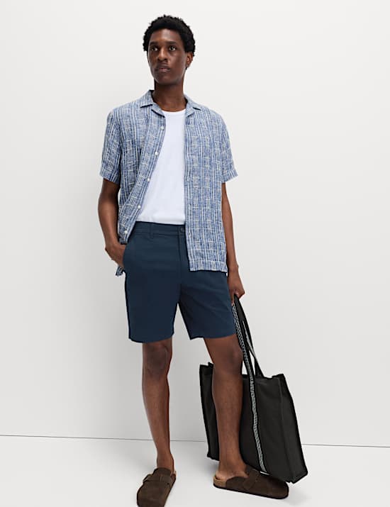 מכנסי צ'ינו מבד נמתח בגזרה צרה