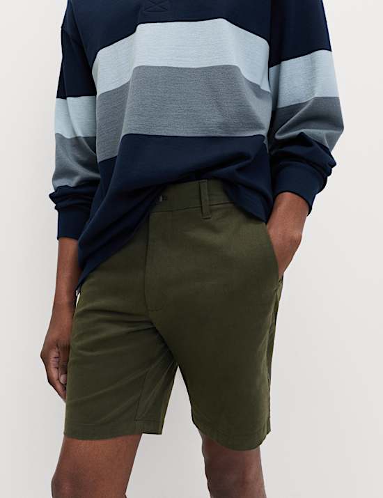 Short chino coupe cintr&eacute;e en tissu extensible