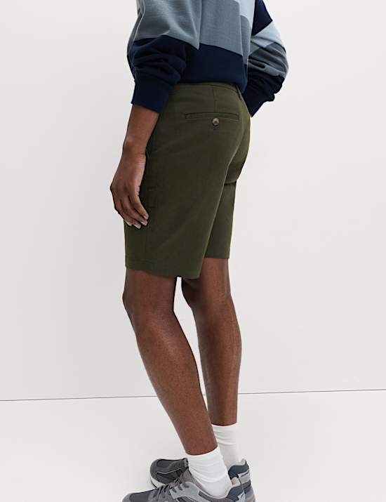 Short chino coupe cintr&eacute;e en tissu extensible