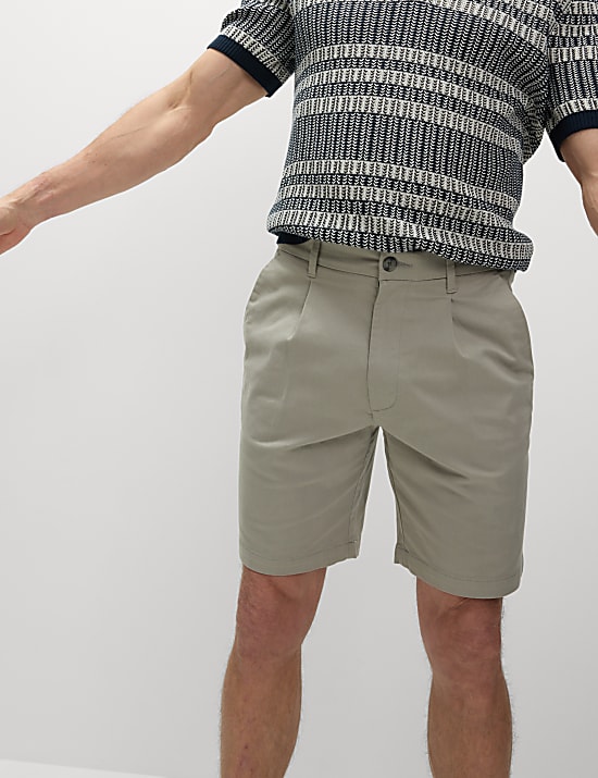 Single Pleat Stretch Chino Shorts