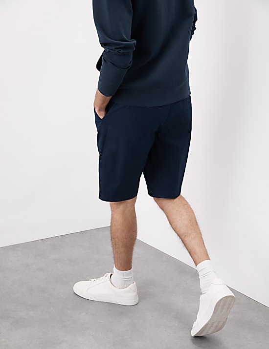 Regular-fit chinoshort van superlichte stof