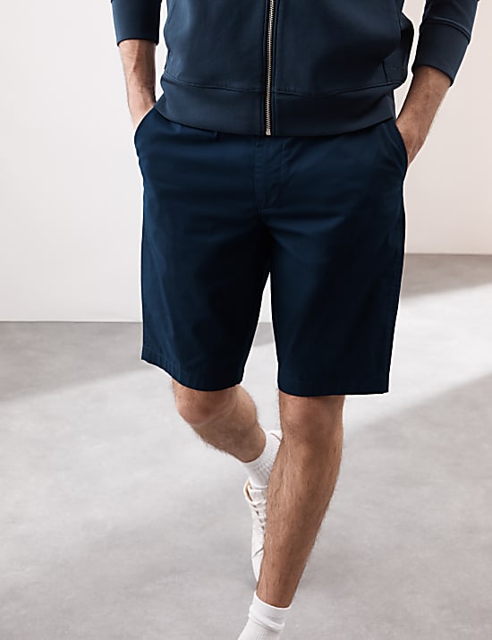 Regular-fit chinoshort van superlichte stof