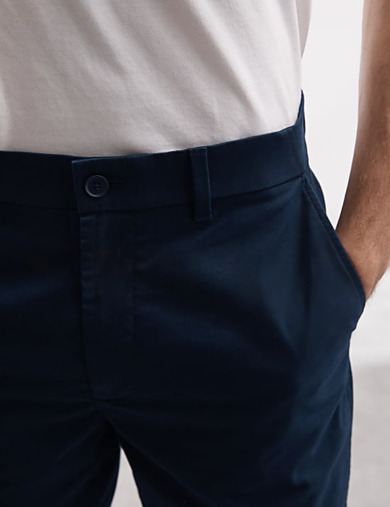 Regular-fit chinoshort van superlichte stof