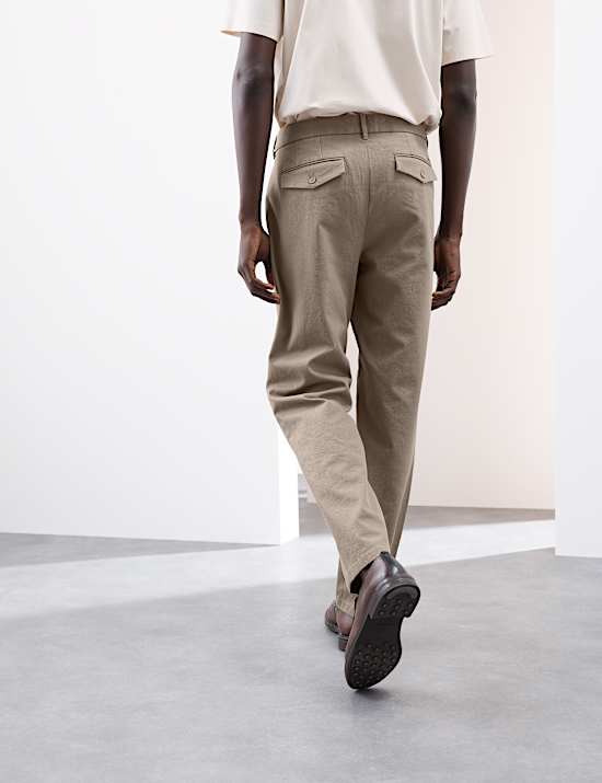 Chinos en dobby textur&eacute; coupe standard &agrave; pli unique