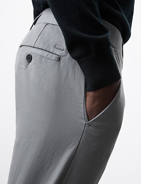 Schmal geschnittene, italienische Chinohose