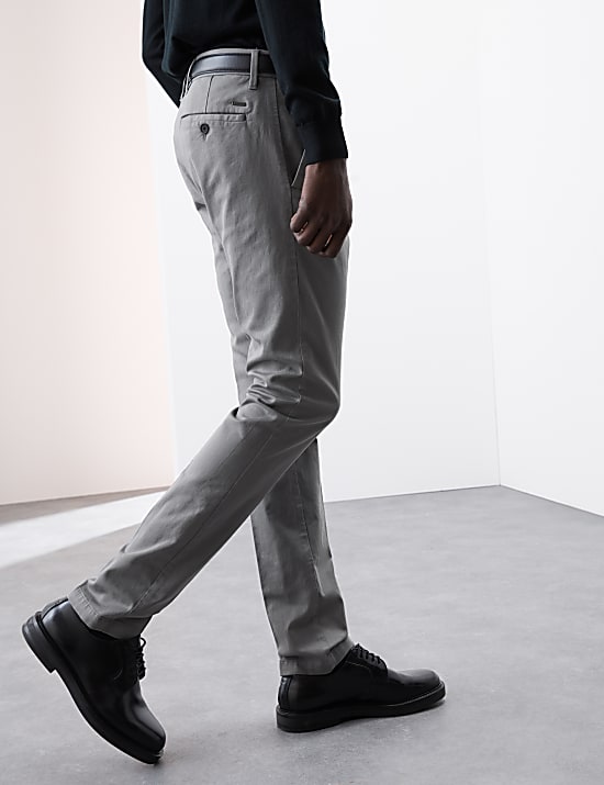Schmal geschnittene, italienische Chinohose