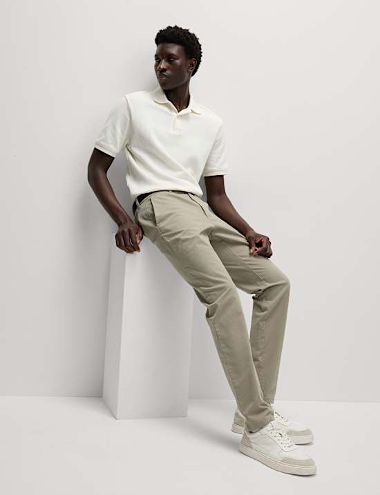 Chino coupe cintr&eacute;e en tissu extensible