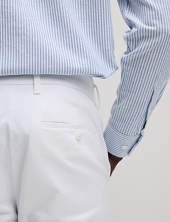 Chino coupe cintrée en tissu extensible