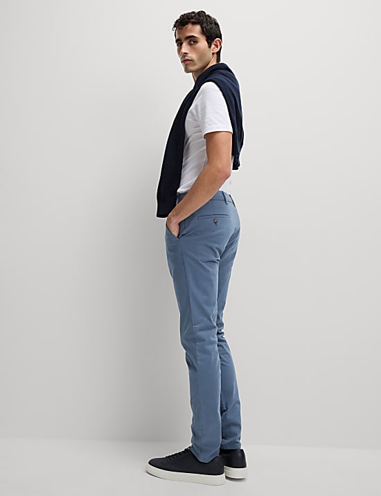 Chino-Hose mit Stretch in enger Passform