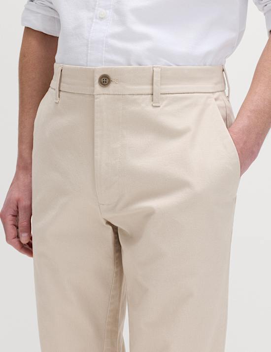 Strečov&eacute; chino kalhoty s vysok&yacute;m pod&iacute;lem bavlny, &uacute;zk&yacute; střih