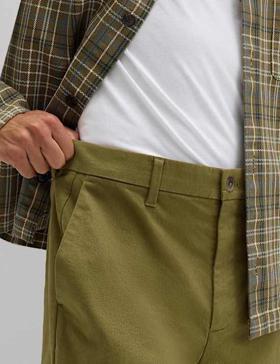 Chinos in normaler Passform mit Stretchanteil