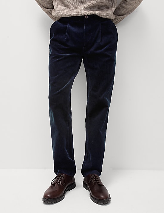 Chino από πολυτελές κοτλέ με μονή πιέτα και κανονική εφαρμογή