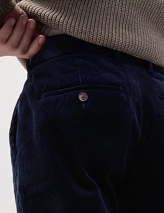 Chino από πολυτελές κοτλέ με μονή πιέτα και κανονική εφαρμογή