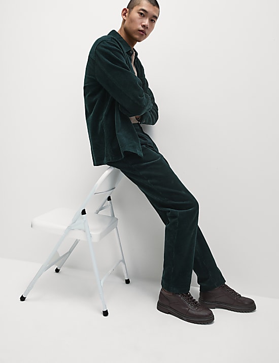 Chino από πολυτελές κοτλέ με μονή πιέτα και κανονική εφαρμογή