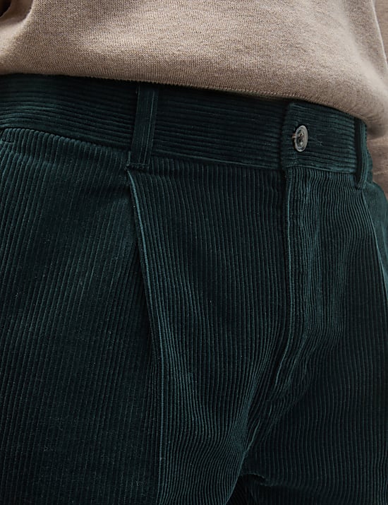 Chino από πολυτελές κοτλέ με μονή πιέτα και κανονική εφαρμογή