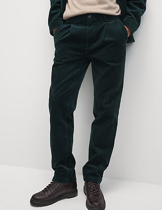 Chino από πολυτελές κοτλέ με μονή πιέτα και κανονική εφαρμογή