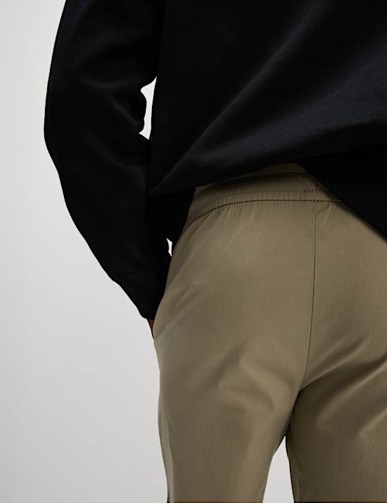 Lightweight Stretch Cargo Shorts with Stormwear™