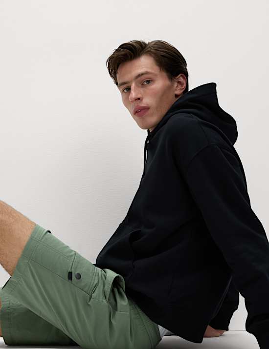 Short cargo l&eacute;ger en tissu extensible, dot&eacute; de la technologie Stormwear&trade;