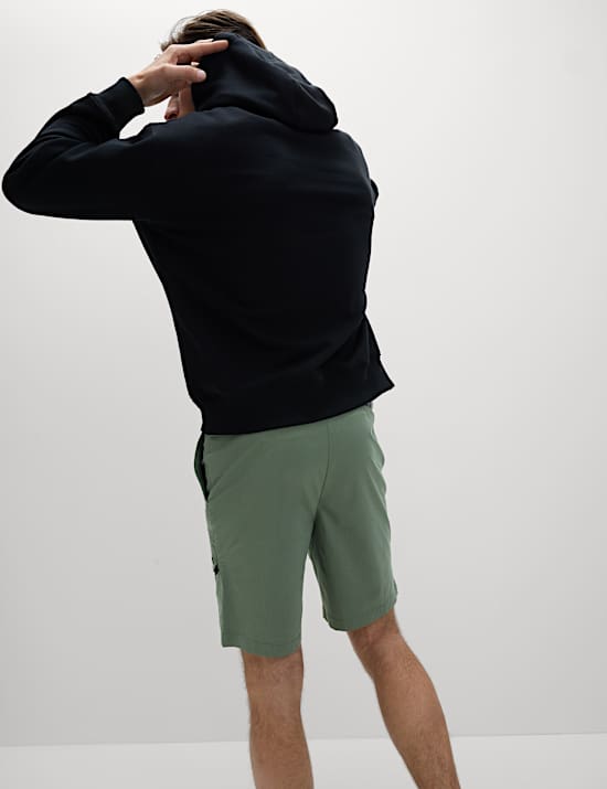 Short cargo l&eacute;ger en tissu extensible, dot&eacute; de la technologie Stormwear&trade;