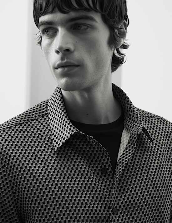 Chemise &agrave; manches courtes et imprim&eacute; g&eacute;om&eacute;trique