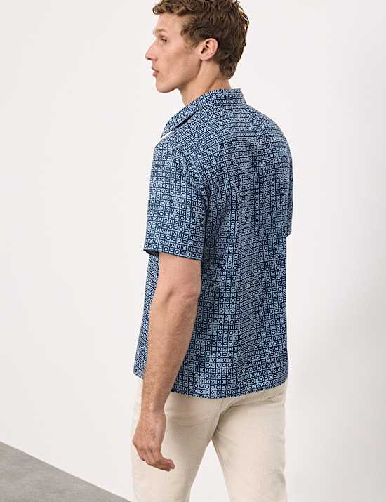 Chemise &agrave; manches courtes et imprim&eacute; g&eacute;om&eacute;trique