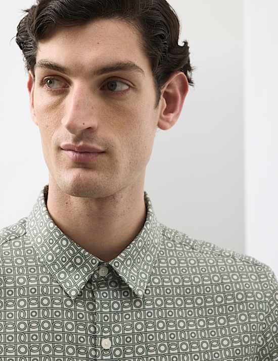 חולצת שרוול קצר עם הדפס גיאומטרי