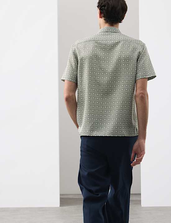 חולצת שרוול קצר עם הדפס גיאומטרי