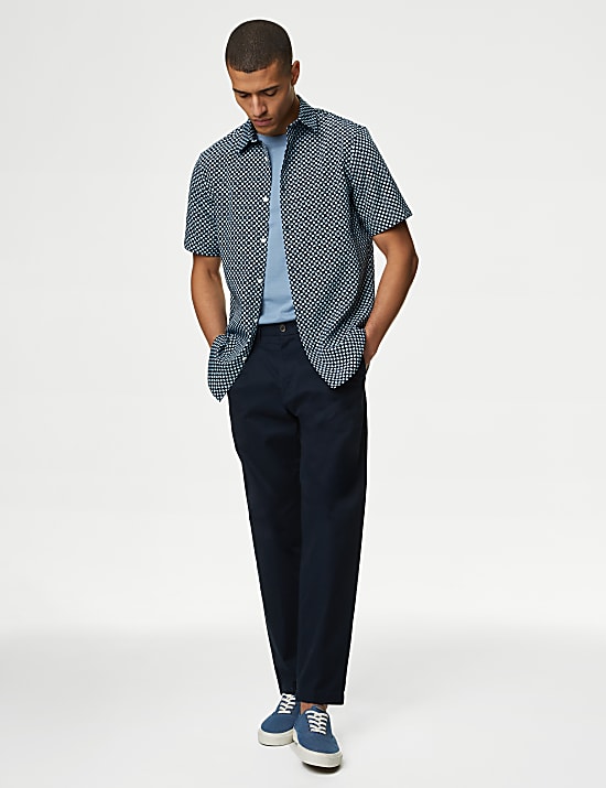 Kemeja Motif Geometris Mudah Disetrika