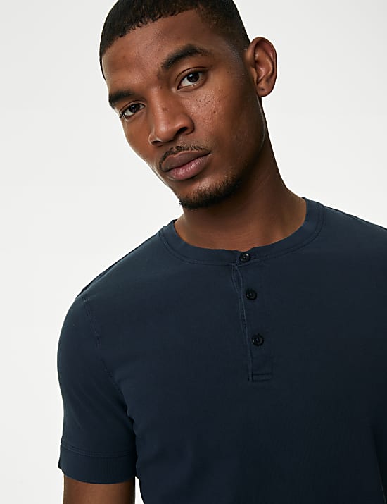 T-Shirt &sigma;&epsilon; &sigma;&tau;&upsilon;&lambda; Henley &alpha;&pi;ό 100% &beta;&alpha;&mu;&beta;ά&kappa;&iota;